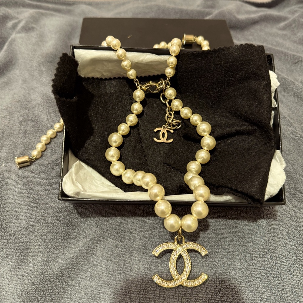 Chanel necklace big logo cc